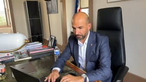 Sébastien Michel, maire d'Écully, dénonce un manque de concertation et des problèmes de sécurité à venir avec l'installation du centre d'accueil pour des jeunes migrants.