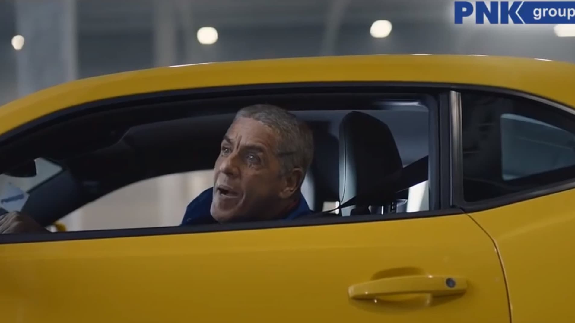 Samy Naceri dans une publicité russe pour le groupe PNK, 2018 Samy Naceri dans une publicité russe pour le groupe PNK, 2018