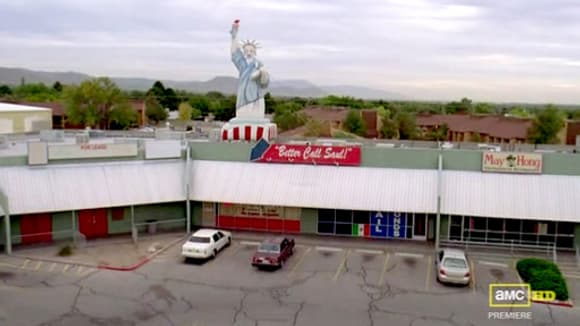 ... et l'intérieur est aussi kitsch que cette statue de la Liberté.
