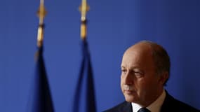 Laurent Fabius a prôné dimanche une fermeté implacable face au terrorisme et a mis en garde les ravisseurs des sept otages français du Sahel, affirmant qu'ils risquaient "très gros", lors d'une intervention au Grand Jury d'Europe 1 et d'i>TELE. /Photo pri