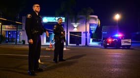 Des policiers mènent la garde sur les lieux d'une fusillade survenue à Monterey Park près de Los Angeles aux Etats-Unis, le 22 janvier 2023
