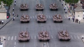 Neuf chars Leclerc sur les Champs-Élysées, à Paris le 14 juillet 2025.