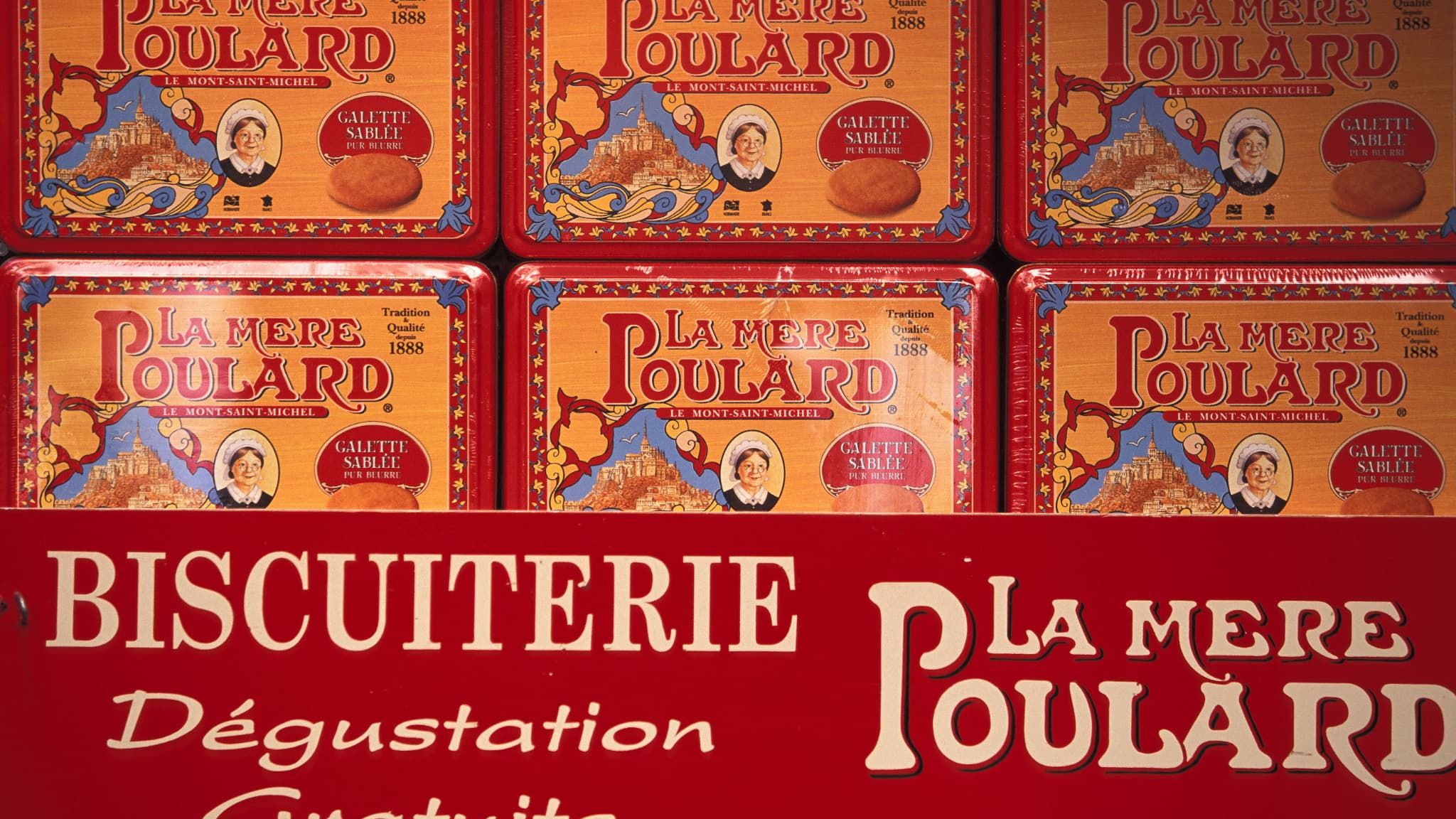 IL VEUT SE "RENCENTRER" SUR SES HÔTELS ET RESTAURANTS: LE GROUPE LA MÈRE POULARD CÈDE SA CÉLÈBRE BISCUITERIE