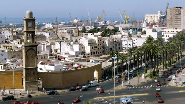 Implanté depuis plus d'un siècle au Maroc, Suez y réalise un chiffre d'affaires annuel de 700 millions d'euros et y emploie près de 8.000 personnes.