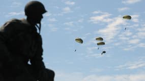 Des parachutistes pour le 70ème anniversaire du Débarquement, le 8 juin 2014 à Sainte-Mere-Eglise