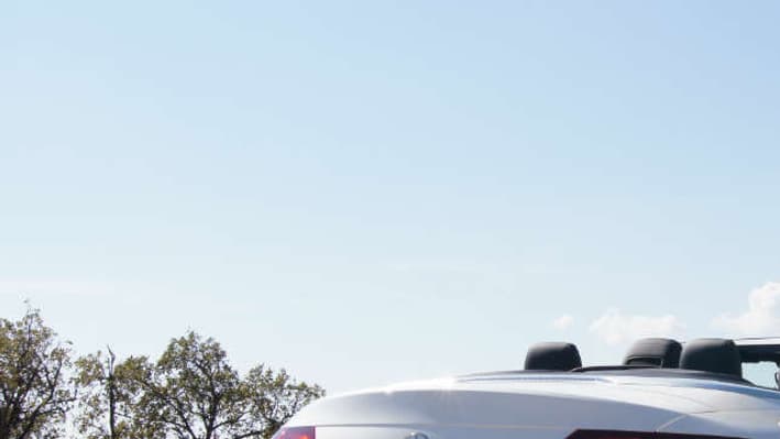 La version essayée, le C 200 4MATIC Cabriolet Ligne Sportline, est commercialisée à 58.800 euros. La version essayée, le C 200 4MATIC Cabriolet Ligne Sportline, est commercialisée à 58.800 euros.