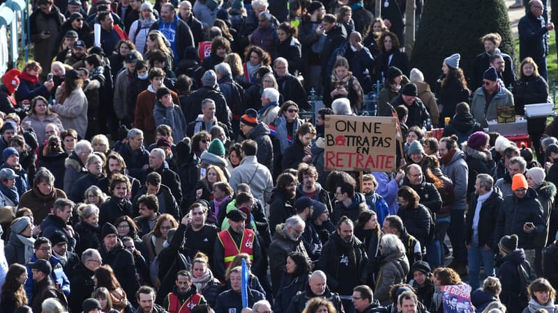 Des dizaines de milliers de personnes sont rassemblées sur la place d'Italie, à Paris.