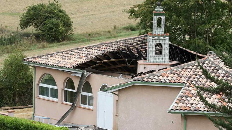 Une vue extérieure de la mosquée d'Auch, ravagée par un incendie dimanche