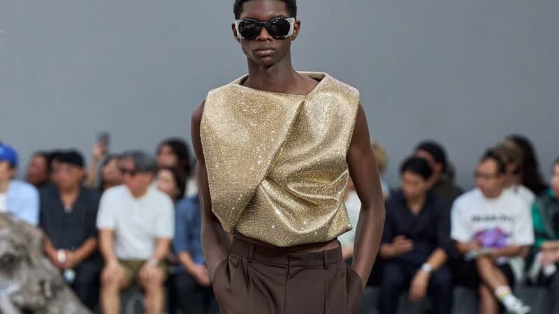Look du défilé printemps été 2024 de Loewe. Look du défilé printemps été 2024 de Loewe.