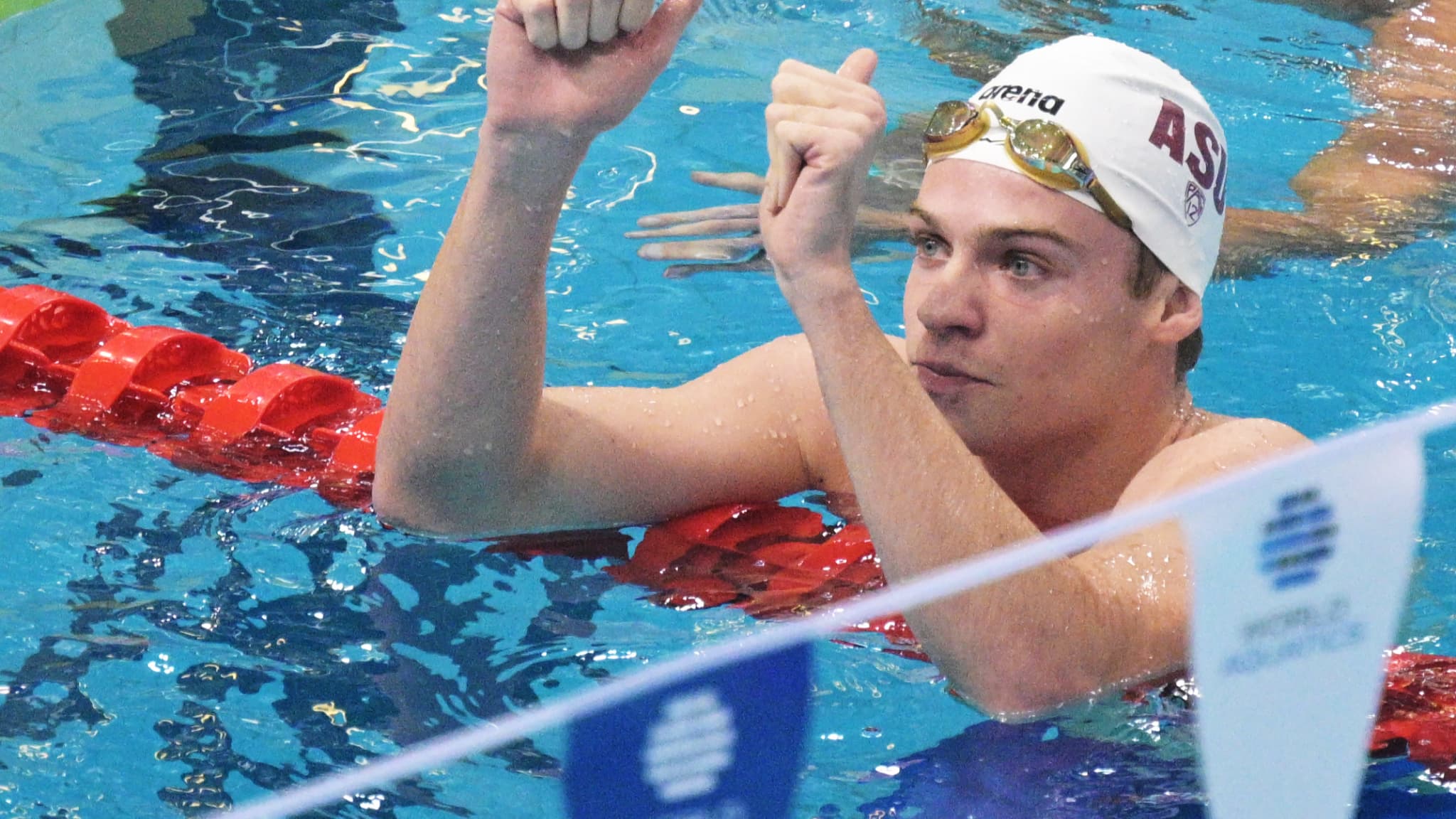 La natation française doit faire face à l'exil vers les États-Unis de quelques-uns de ses nageurs, comme Léon Marchand.