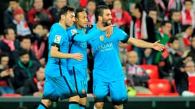Neymar entouré de Munir et Arda Turan