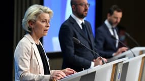 La présidente de la Commission européenne Ursula von der Leyen et le président du Conseil européen Charles Michel à Bruxelles le 25 mars 2022