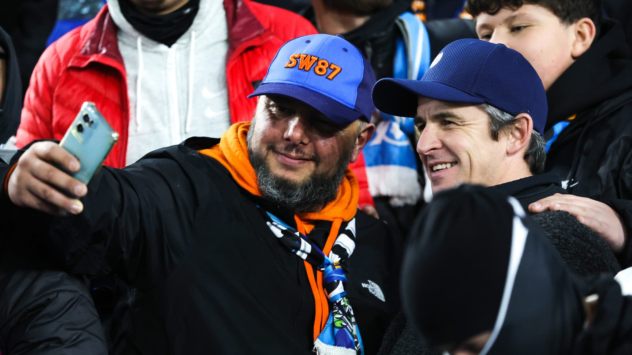 Joey Barton pose pour un selfie avec un supporteur de l'OM à Brighton Joey Barton pose pour un selfie avec un supporteur de l'OM à Brighton