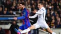 Lionel Messi devant Julian Draxler, à Barcelone le 8 mars 2017