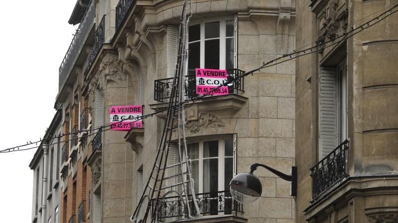 Les prix des logements anciens en France métropolitaine ont poursuivi leur baisse au quatrième trimestre 2012, avec un recul de 0,3% qui fait suite à un autre de 0,6% (chiffré révisé) au troisième, selon des données provisoires de l'Insee. /Photo d'archiv