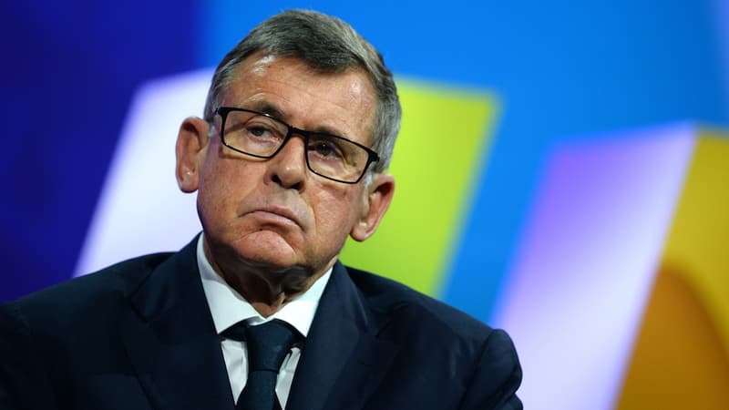 L'ancien PDG de Carrefour Georges Plassat a renoncé à son indemnité de départ, sous la pression de Bercy qui avait jugé sa rémunération "choquante" 