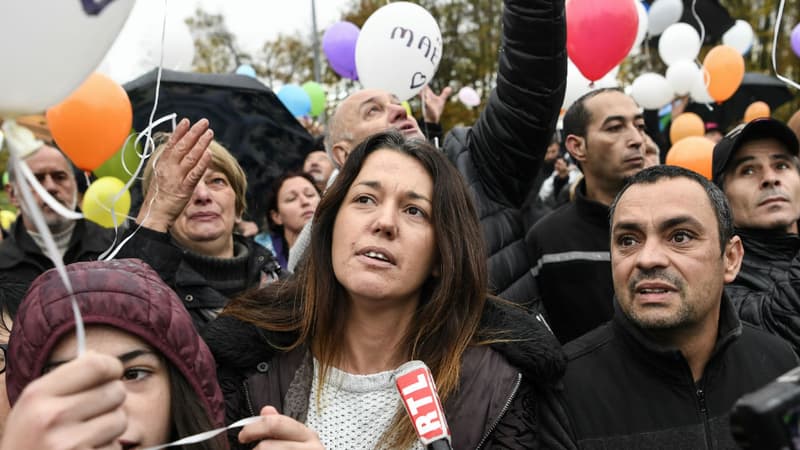 Les parents et la soeur de Maëlys, lors d'un hommage à la jeune victime pour son anniversaire, le 5 novembre 2017  aux Abrets-en-Dauphiné. 