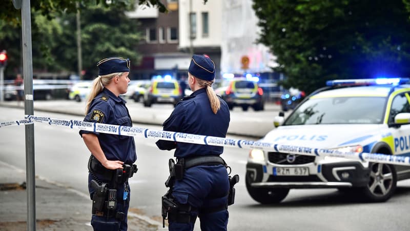 Policières sur les lieux de la fusillade.