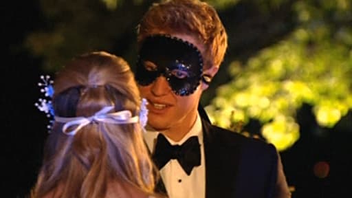 Matt Hicks est le prince Harry dans "I wanna marry "Harry""