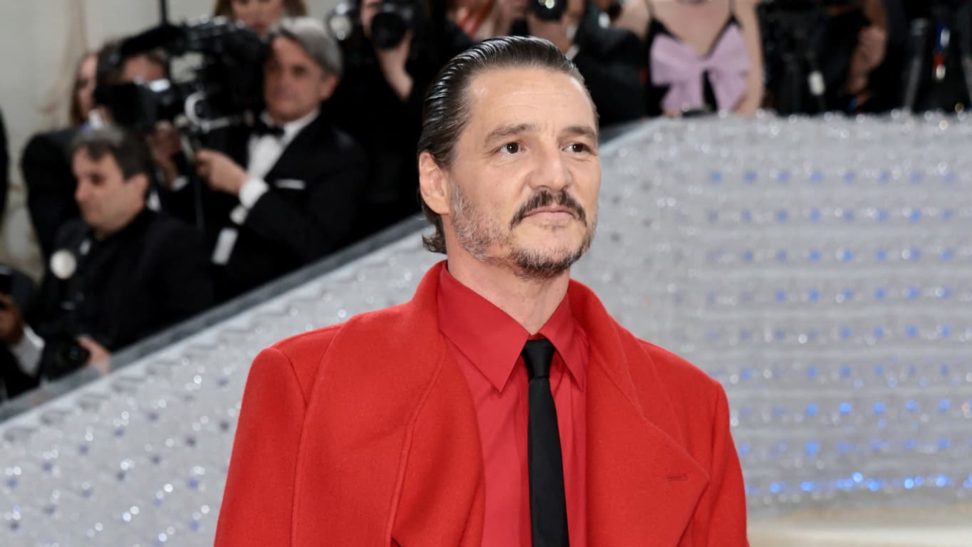 Pedro Pascal lors du Met Gala 2023 Pedro Pascal lors du Met Gala 2023
