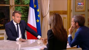 Emmanuel Macron, depuis son bureau de l'Elysée.