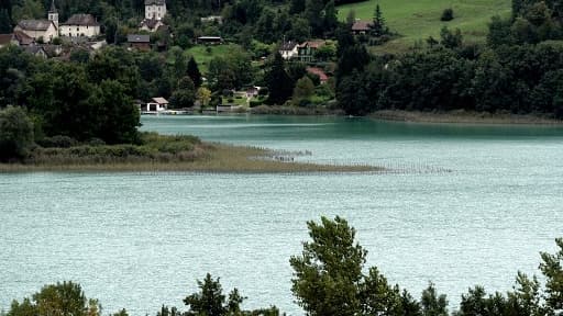 Le lac d'Aiguebelette, en Savoie - Image d'illustration 