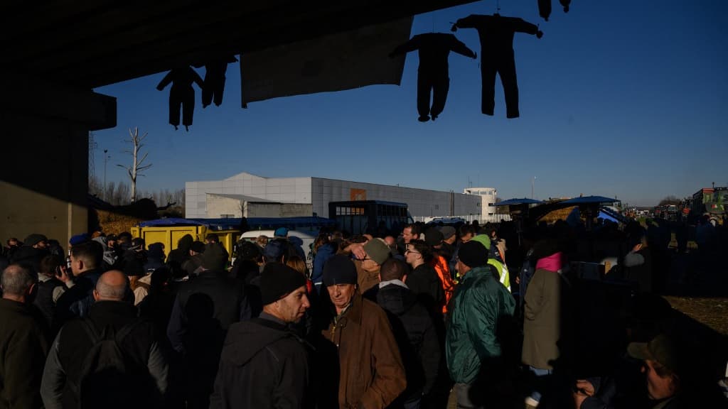 Les manifestants sur l'autoroute A64, janvier 2024