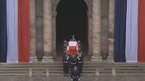 L'hommage s'est tenu en présence de François Hollande et Jean-Marc Ayrault.