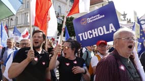 Un demi-million de Polonais sont descendus dimanche dans les rues de Varsovie pour manifester contre le gouvernement nationaliste populiste ce dimanche 4 juin