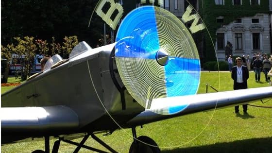 Le L25 est le plus ancien avion encore en état de voler en Allemagne, il fonctionne grâce à un moteur BMW cinq cylindres. Le L25 est le plus ancien avion encore en état de voler en Allemagne, il fonctionne grâce à un moteur BMW cinq cylindres.