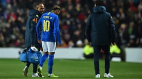 Neymar blessé avec le Brésil