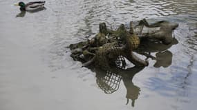 Une centaine de Vélib' retrouvée dans le canal Saint-Martin. 