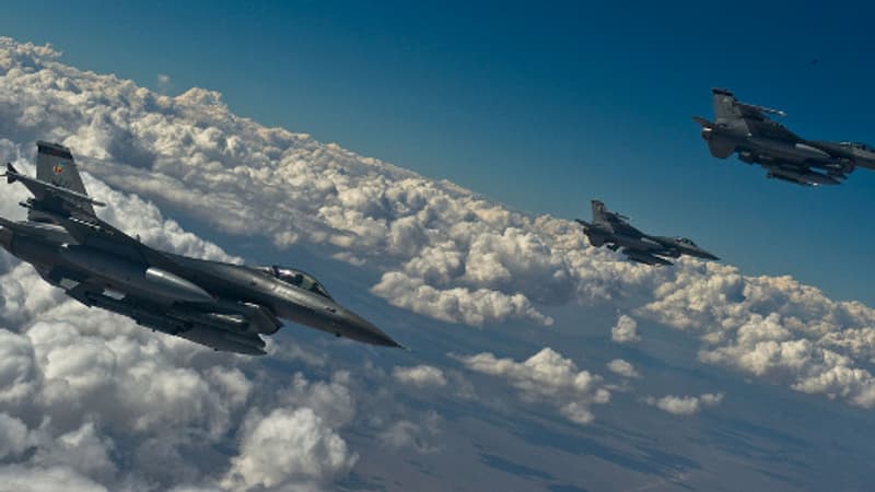 Regarder la vidéo Avions de combat: l’incertitude plane sur l’arrivée des F-16 en Ukraine cet été comme promis