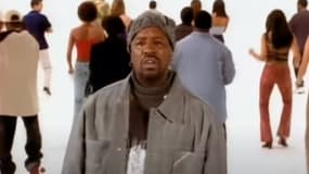 DJ Casper dans le clip de son tube "Cha-Cha Slide" sorti en 2000.