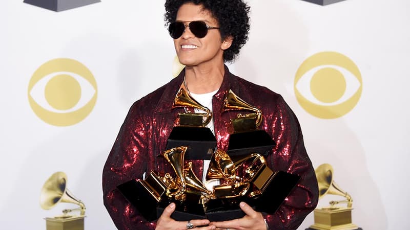 Bruno Mars avec ses 6 Grammy, le 28 janvier 2018 à New York.