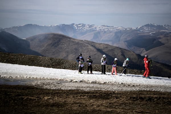 Un cours de ski dans la station de Superbagnères, dans les Pyrénées, le 15 février 2020.