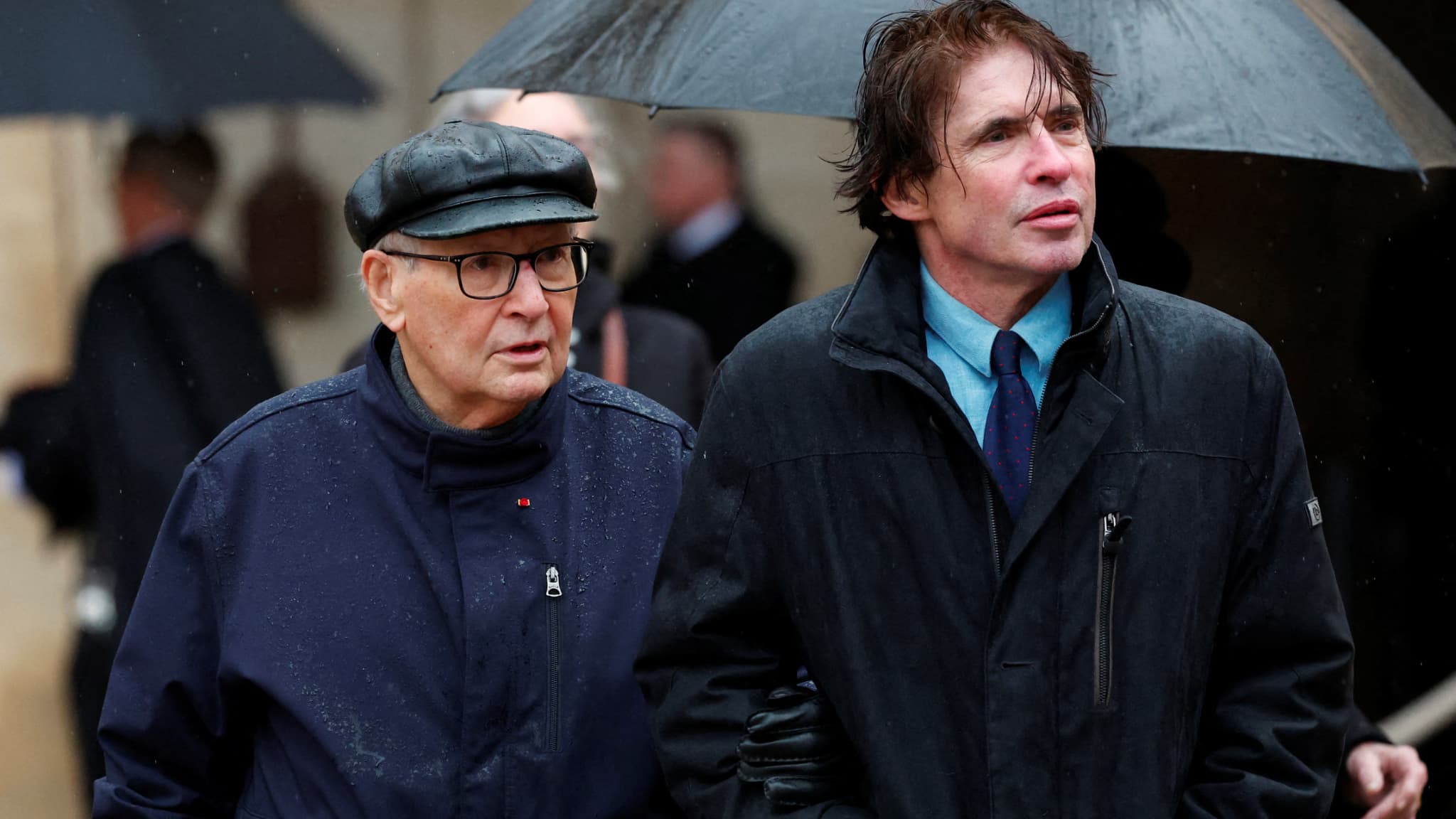 L'historien Serge Klarsfeld et son fils Arno, aux Invalides ce mercredi. L'historien Serge Klarsfeld et son fils Arno, aux Invalides ce mercredi.