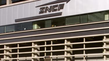 Direction et syndicats de la SNCF ont entamé lundi 17 octobre 2016 des discussions sur un forfait jours pour les personnels d'encadrement.