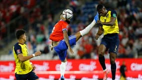 Le pied un peu (trop) haut du Chilien Arturo Vidal