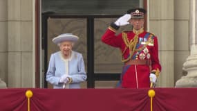 Jubilé d'Elizabeth II: la reine apparaît au balcon de Buckingham