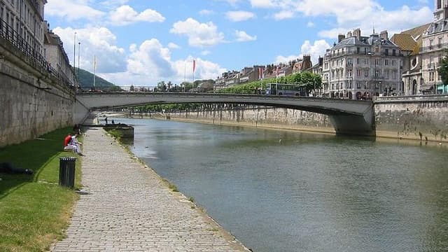Besançon traversé par le Doubs