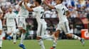 Marco Asensio (au milieu) célèbre son second but avec ses coéquipiers