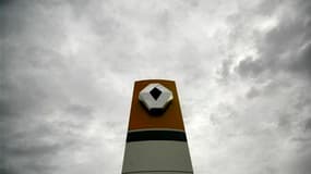 Les trois cadres de Renault mis en cause à tort dans la fausse affaire d'espionnage dont le constructeur automobile s'est dit victime réclameraient au total 9,1 millions d'euros de réparations pour le préjudice moral qu'ils ont subi, selon l'hebdomadaire