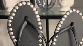 Sur TikTok, les vidéos d'internautes montrant comment reproduire la célèbre paire d'Havaianas à clous se sont multipliées.