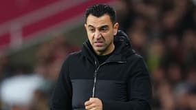 Xavi fait la moue pendant un match du FC Barcelone en octobre 2023