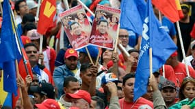 Les Vénézuéliens s'étaient parés de rouge, pour manifester leur soutien à Hugo Chavez, jeudi.