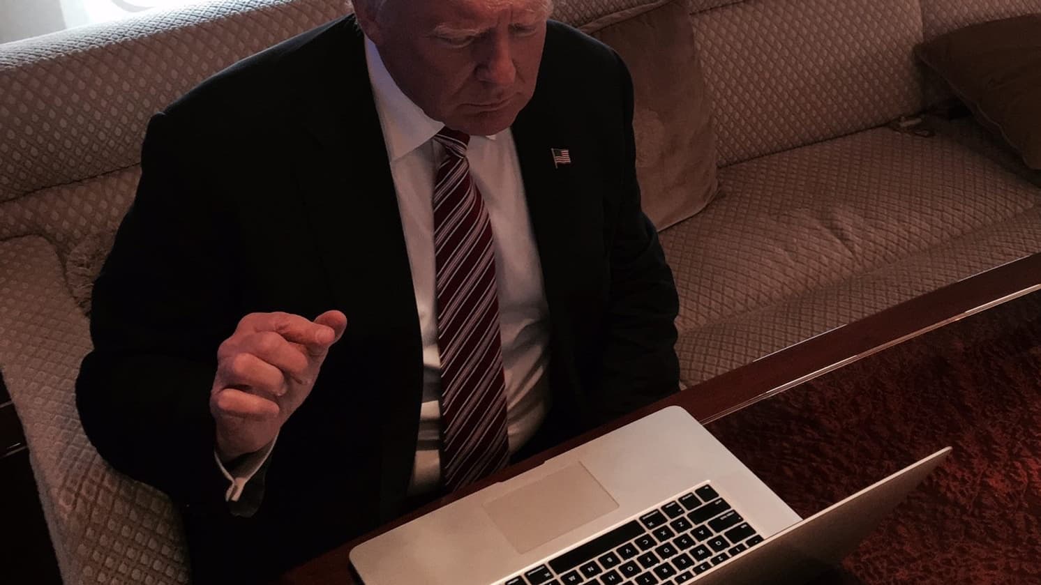 Donald Trump en juillet 2016, déjà devant un MacBook.