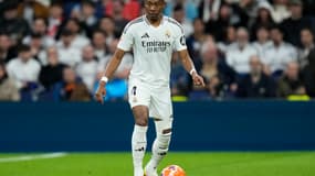 David Alaba devrait être absent 2 mois et demi selon les médias espagnols.