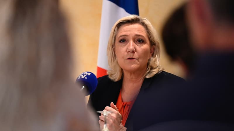 Marine Le Pen lors d'une conférence de presse dans la Meuse, le 18 mai 2022.