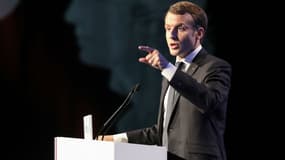 Le président de la République Emmanuel Macron s'adresse aux maires de France le 23 novembre 2017 à Paris